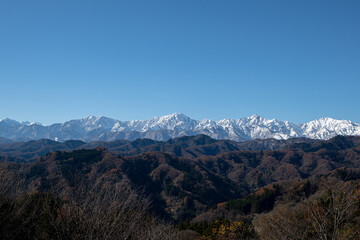 快晴の空と冠雪の北アルプス　長野県