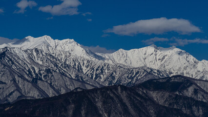 快晴の空と冠雪の北アルプス　長野県