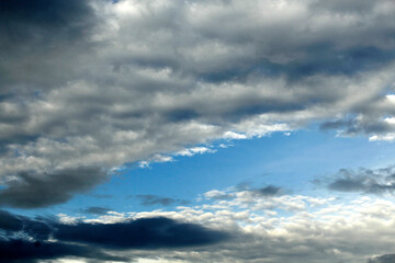 The appearance of clouds in the morning when it rained heavily last night.