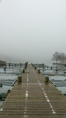 Fototapeta premium Bootssteg im Nebel