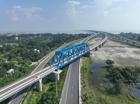 The Padma Bridge is a dual-purpose bridge that accommodates both road and rail traffic. Measuring 6.15 kilometers (3.82 miles) in length and 18.18 meters (59.64 feet) in width it is the longest bridge