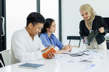 Diverse colleagues collaborative brainstorming at office briefing, Young Business Asian people explaining analysis at the meeting Multiethnic startup work.	