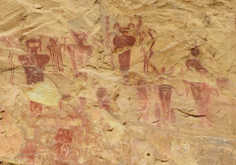 Naklejka premium ancient, barrier canyon style native american pictographs in sego canyon, near thompson, utah 