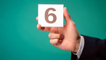 数字を持つ手　6