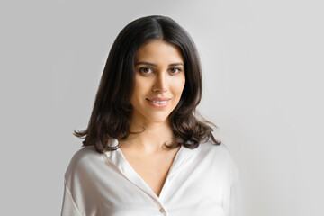 Obraz premium Headshot closeup portrait middle eastern Israel businesswoman, business lady standing isolated on white background. Happy smiling young successful 20s Arabian or Indian woman in suit, looking camera