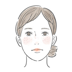 顔にそばかすのあるまとめ髪の女性