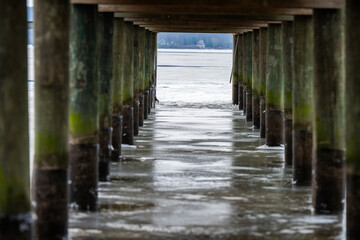 Obraz premium Frozen shoreline
