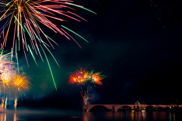 Feu d'artifice &agrave; Avignon sur le Rh&ocirc;ne 