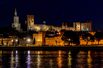 Palais des papes d'Avignon de nuit