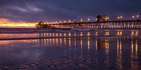 Fototapeta premium sunset reflection with ocean pier