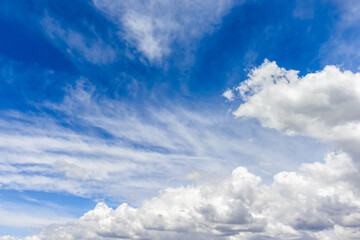 Obraz premium Cielo azul despejado en un día soleado