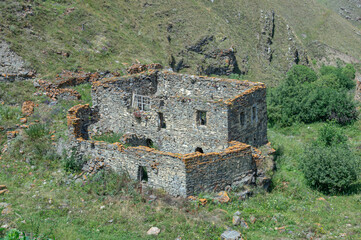 A dilapidated medieval architectural complex located high in the mountains. The largest mountain settlement in North Ossetia. The Great Silk Road passed through the gorge where the Galiat is located.