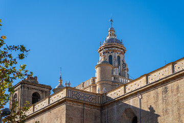 Über den Dächern von Sevilla / Kathedrale & La Giralda an der Plaza del Triunfo, Sevilla, Spanien / Catedral de Sevilla