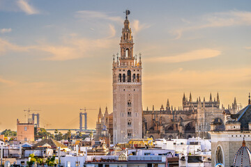 Sevilla Kathedrale & La Giralda an der Plaza del Triunfo, Sevilla, Spanien / Catedral de Sevilla