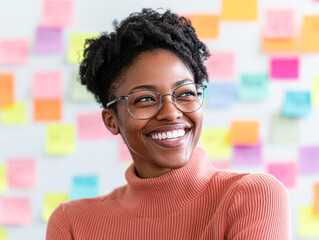 Obraz premium Joyful woman smiling amid colorful post-it notes in office setting