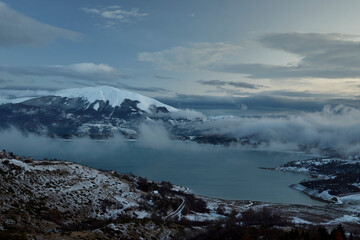 Blu Hour - Ora Blu Sulle rive del Lago di Campotosto in una serata invernale