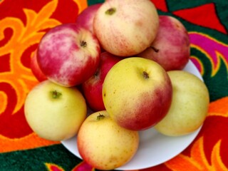 fresh apples on a plate
