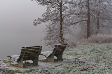 Frost und Nebel am See