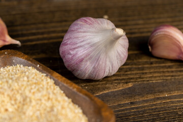 dried crushed garlic fruits for cooking