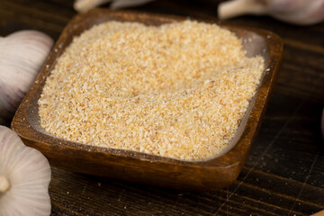 dried crushed garlic fruits for cooking