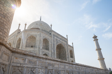 Obraz premium Postcard view over the ivory-white marble mausoleum Taj Mahal in Agra, Uttar Pradesh, India