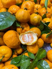 pile of fresh oranges in the fruit shop