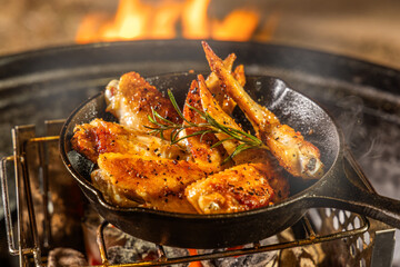 チキンステーキ　Chicken steak outdoors at a campsite