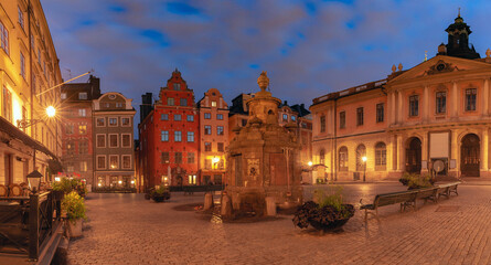 Fototapeta premium Stortorget square and the famous well surrounded by colorful historical buildings at night Stockholm