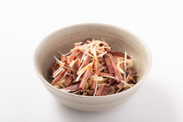 細切りスロースト牛タン　ラー油ねぎあえ