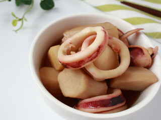 里芋とイカの煮物