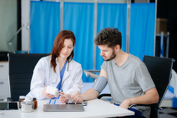 Obraz premium Doctor and patient discussing something while sitting at the table .
