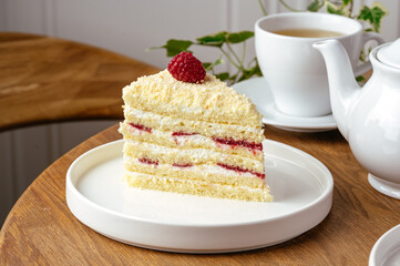 sponge dessert with raspberries and cream