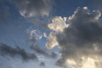 Fototapeta premium White clouds and blue sky with sunlight
