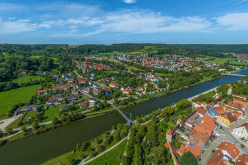 Die pittoreske Stadt Berching in der südwestlichen Operpfalz im Luftbild