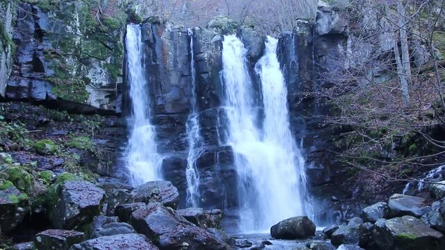 dardagna waterfalls corno alle scale regional park lizzano in belvedere bologna northern apennines