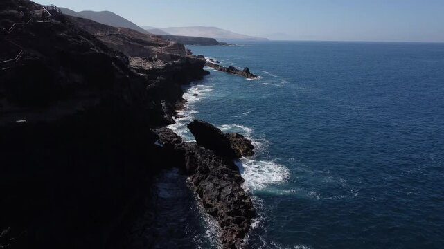 video de crone de la costa de fuerteventura en las cuevas de ajuy espa&ntilde;a 
