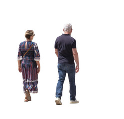 Un couple vu de dos, marchant dans un environnement ensoleillé, en tenue décontracté, c'est l'été, scène de complicité, arrière-plan transparent