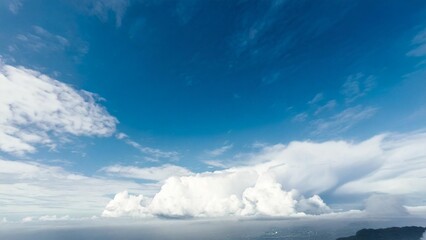 広々とした快晴の青空 雲 背景素材 チラシ・バナー・動画素材 AI生成素材