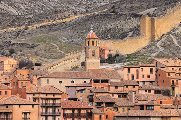 Fototapeta premium Beautiful view of Albarracin town, the walls and The Santiago Apostol church