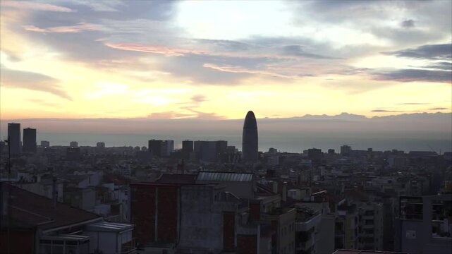 Amanecer en la ciudad de Barcelona