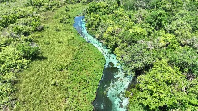 Vuelo de Dron en r&iacute;o Sucur&iacute;, Bonito MS, Brasil