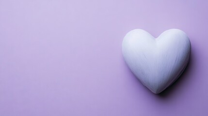 Obraz premium A single gray heart on a muted lavender background, centered with space for captions or taglines.