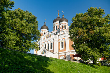 Obraz premium Alexander Nevsky Cathedral in Tallinn Old Town on a sunny summer morning. UNESCO World Heritage site, Estonia