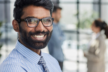 Fototapeta premium concentrated businessman with beard wearing glasses portrait