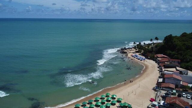 PRAIA NO NORDESTE MUITO LINDA E AZUL, UM VERDADEIRO PARAISO  (A VERY BEAUTIFUL AND BLUE BEACH IN THE NORTHEAST, A TRUE PARADISE)