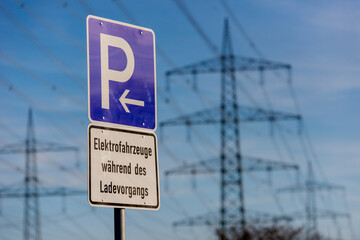 Schild für Parkplatz - Elektroautos