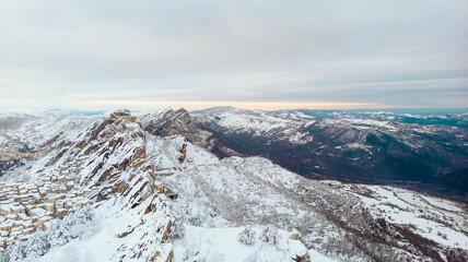 Ciudad de Pietrapertosa en las Dolomitas Lucanas, montañas de Italia en Basilicata 