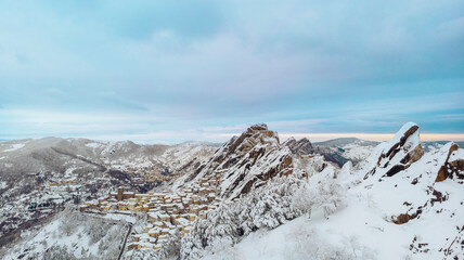 Ciudad de Pietrapertosa en las Dolomitas Lucanas, montañas de Italia en Basilicata 