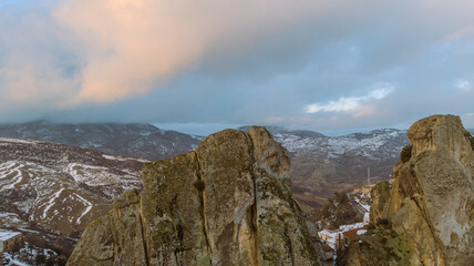 Ciudad de Pietrapertosa en las Dolomitas Lucanas, montañas de Italia en Basilicata 