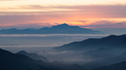 Obraz premium sunrise in the mountains